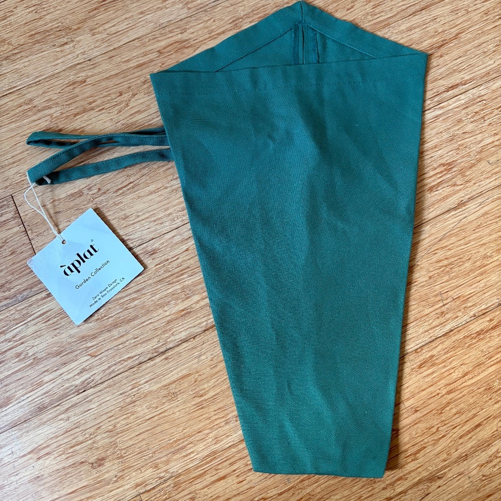 NWT Aplat Jardin Flower Bouquet Green Tote Urban Outfitters Hostess